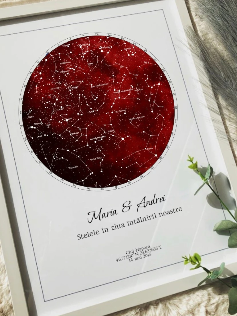 Detaliu al ramei de calitate superioară pentru un tablou cadou cu harta stelelor.